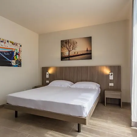 Le Torri Del Garda Familyspa 酒店 4*